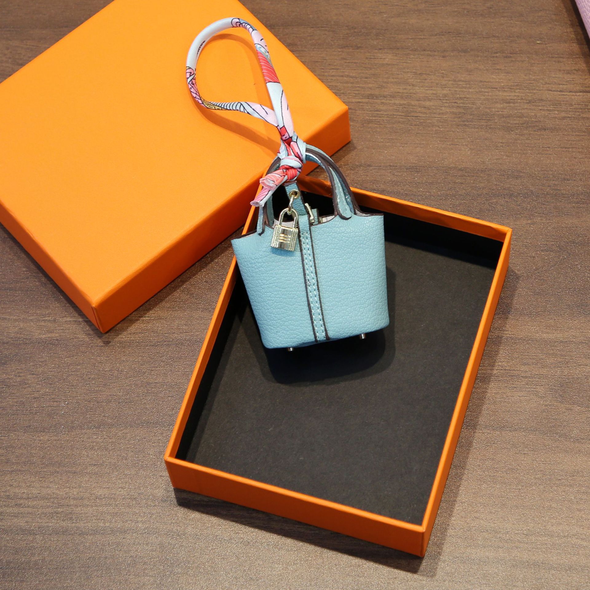 Fashion Women's Mini Basket Bag Charm 2026 Leather Small Pouch for Earphone & Small Accessories