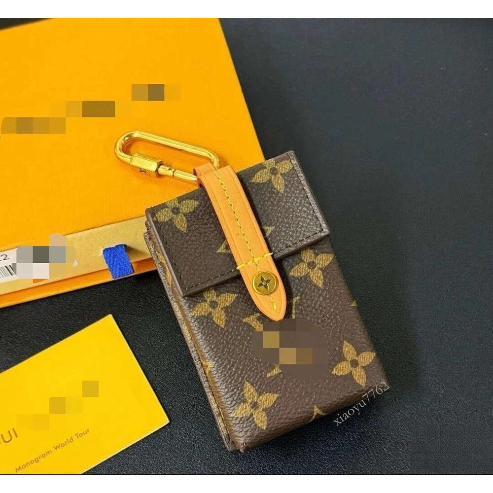 A designer cigarette box pendant that can hold change, Bluetooth headphones, car keys and other small items. It is a practical keychain gift.