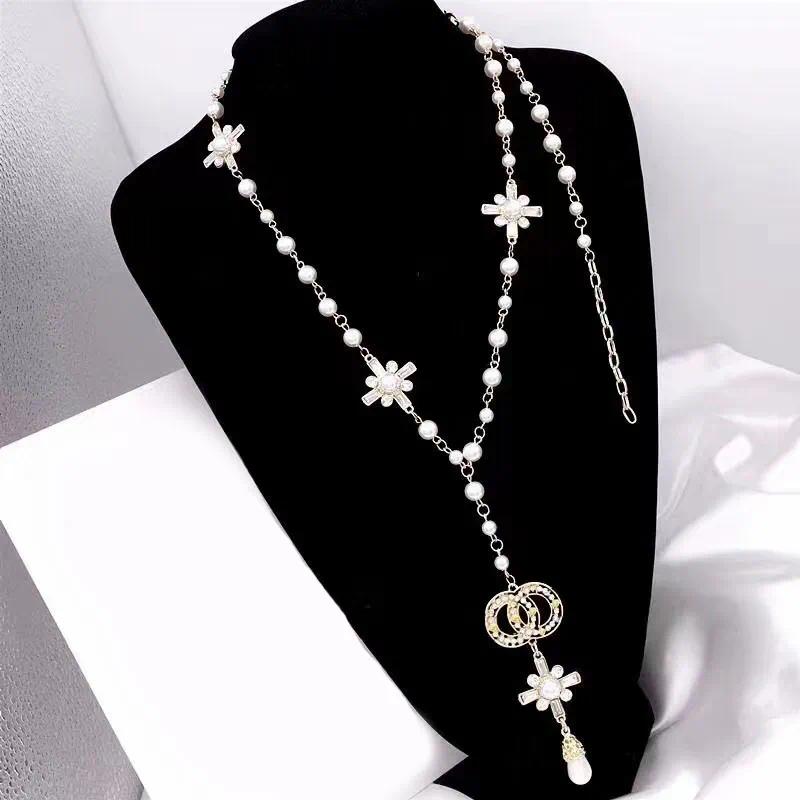 temperament Simple Elegant Gold Plated Brand Designer Pendants Necklaces Crystal Pearl Letter Choker Pendant Necklace Sweater Chain Jewelry Accessories