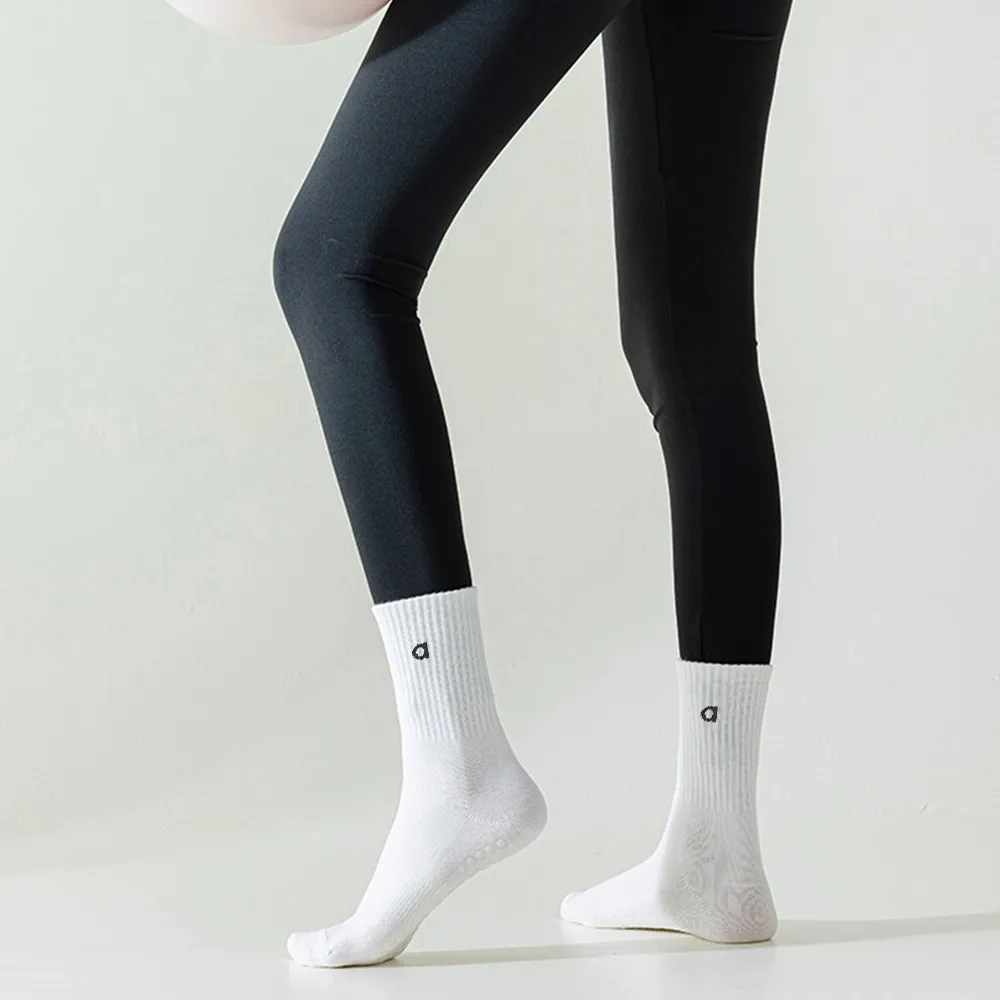2026 New Top Quality Pilates Women - Cotton Non-Slip Silicone Grip Designer Socks Yoga Socks For Indoor Fitness Sock Gym, Dance Stretchy Sweat-Wicking Free Shipping