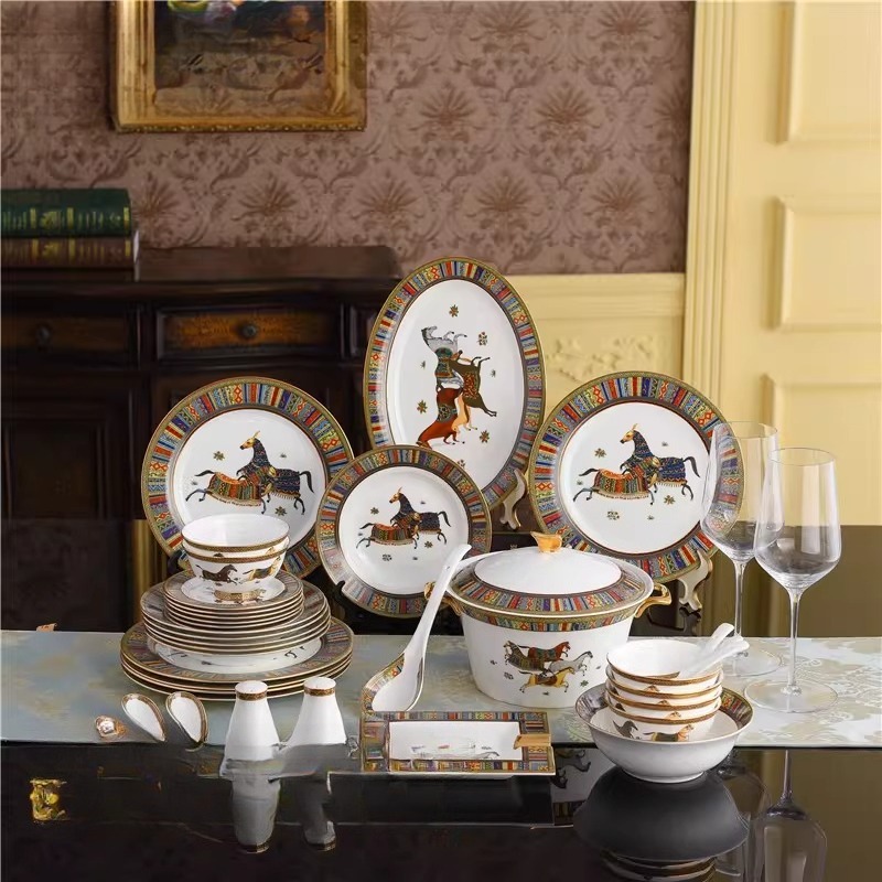 43 Western-style bone china dishes set, bowl set, European-style court bone china tableware plates, spoons and saucers