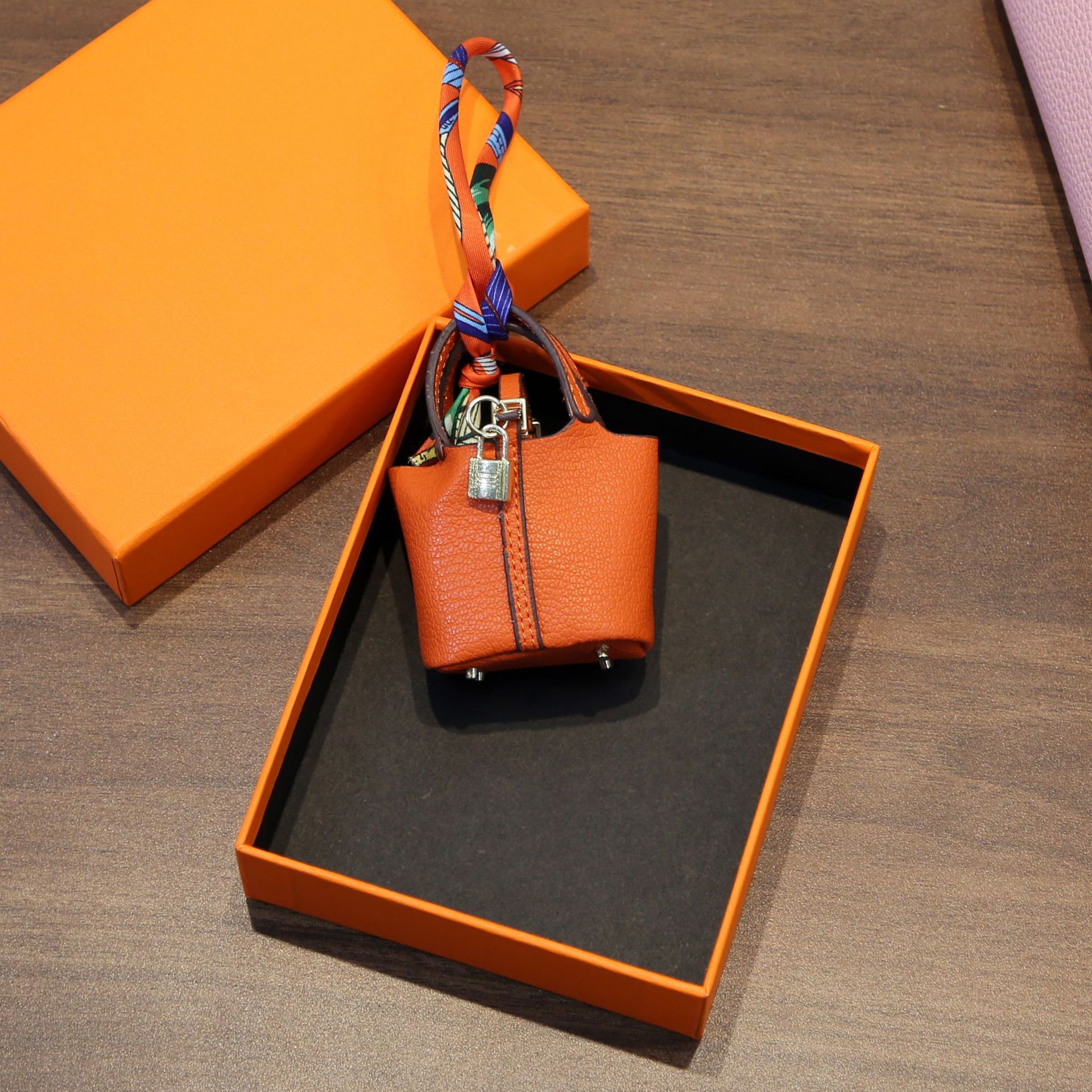 Fashion Women's Mini Basket Bag Charm 2026 Leather Small Pouch for Earphone & Small Accessories