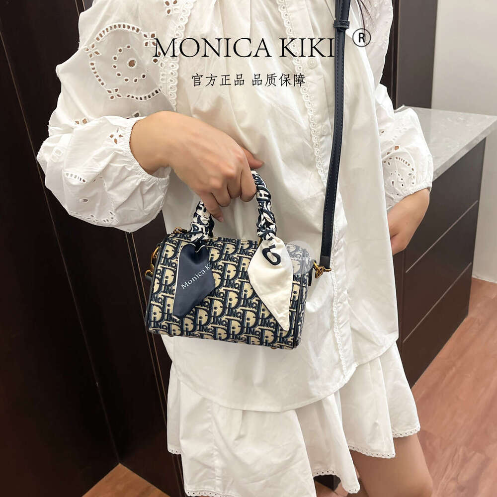 Monica kiki Foreign Trade Canvas Jacquard Embroidery Handheld Pillow for Women, Internet Celebrity Single Shoulder Crossbody Boston Bag