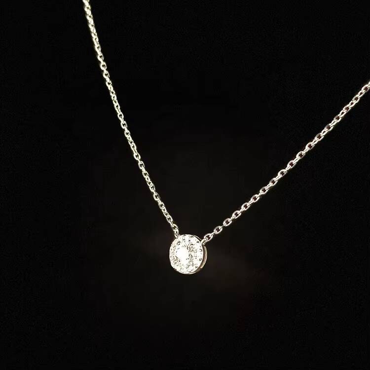 Stunning 925 Silver VVS Moissanite Aperture Halo Pendant Necklace Fine Jewelry for Women with Exquisite Craftsmanship