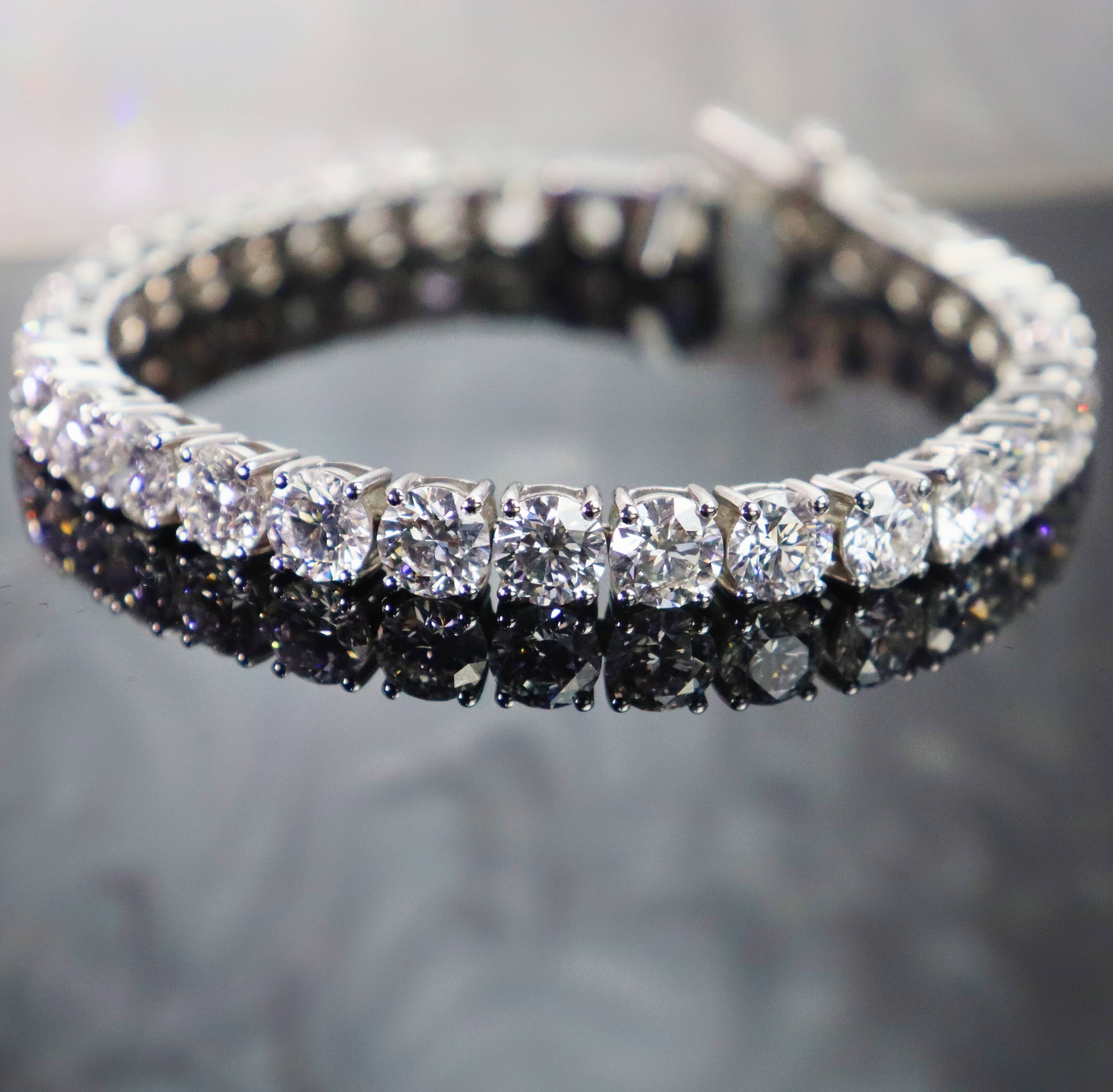 Customizable 18K Gold Diamond Bracelet for Engagement Wedding or Banquets Fine Jewelry IGI GIA Lab Grown Diamond