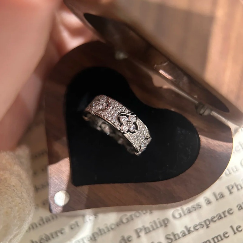 Jewelry Rings for Women French Style Four Leaf Clover Micro Paved Zircon Ring Light Luxury Full Diamond Flower Band Ring Fashion Accessory