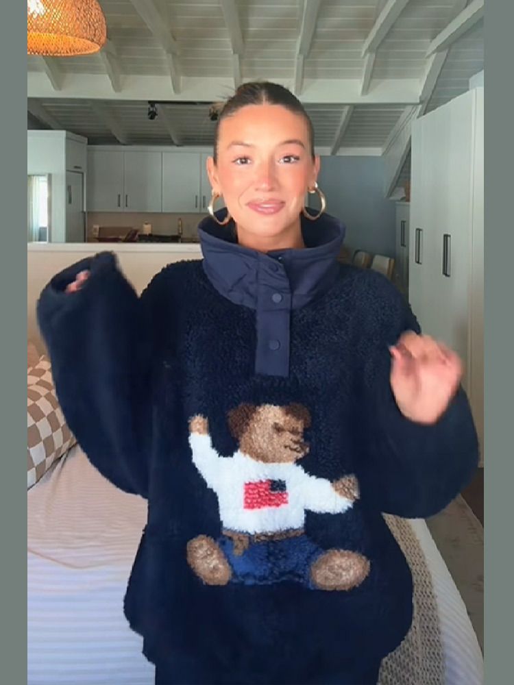 Designer Women's Sweaters Cute Bear Pattern Sweatshirts High Collar Warm Polar Fleece Sweater Soft Blouses Tops Winter Lady Y2K Clothes