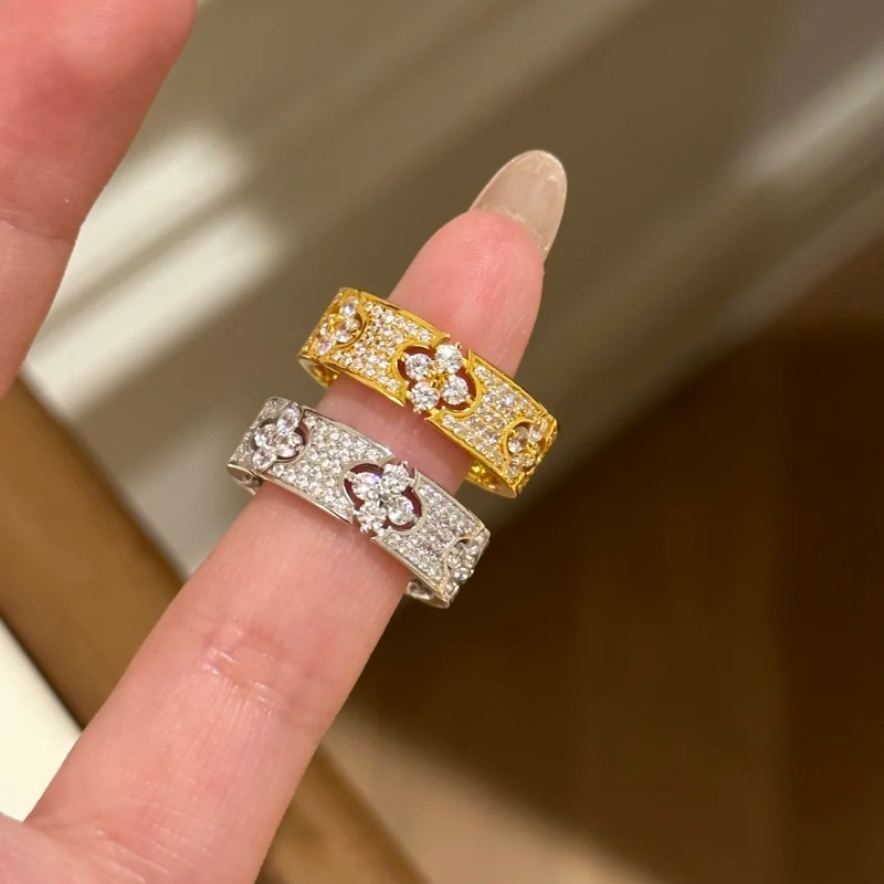Jewelry Rings for Women French Style Four Leaf Clover Micro Paved Zircon Ring Light Luxury Full Diamond Flower Band Ring Fashion Accessory