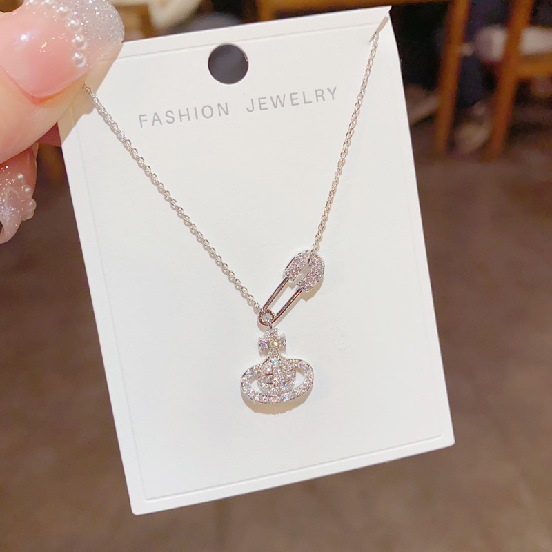 Luxury Brand Designer Jewelry Full Diamond Saturn Paperclip Planet Necklace For Women, Light Luxury High-End Sense Safety Pin Choker Layered Chain Cla