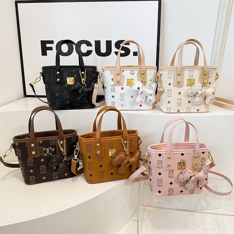 luxury women bag designer Tote Shoulder Handbag Purse Classic Hundred Women's Leather Tramp Bag Black Large Capacity Shopping high quality