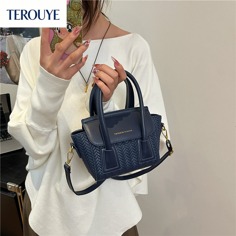 TEROUYE Korean retro women s handbag autumn and winter new fashion elegant niche Bag design woven texture shoulder bag luxurious Luxury bag