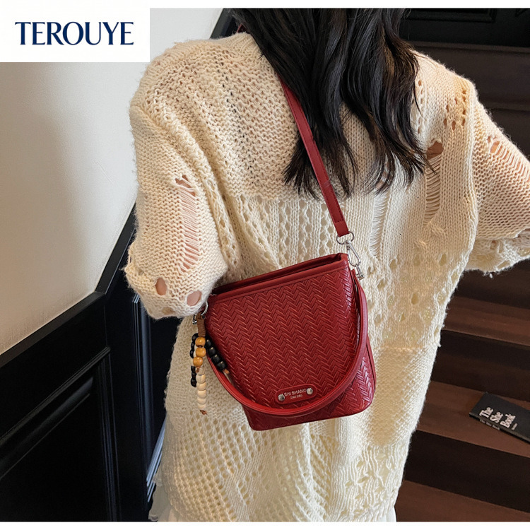 TEROUYE Korean fashion women s handbag autumn and winter new item niche woven design retro bucket bag elegant and sexy style luxury Luxury bag