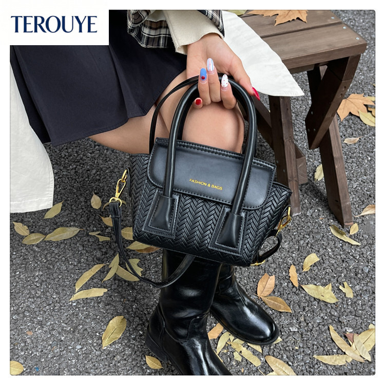 TEROUYE Korean retro women s handbag autumn and winter new fashion elegant niche Bag design woven texture shoulder bag luxurious Luxury bag