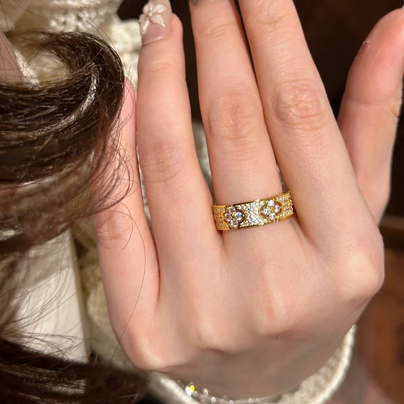 Jewelry Rings for Women French Style Four Leaf Clover Micro Paved Zircon Ring Light Luxury Full Diamond Flower Band Ring Fashion Accessory