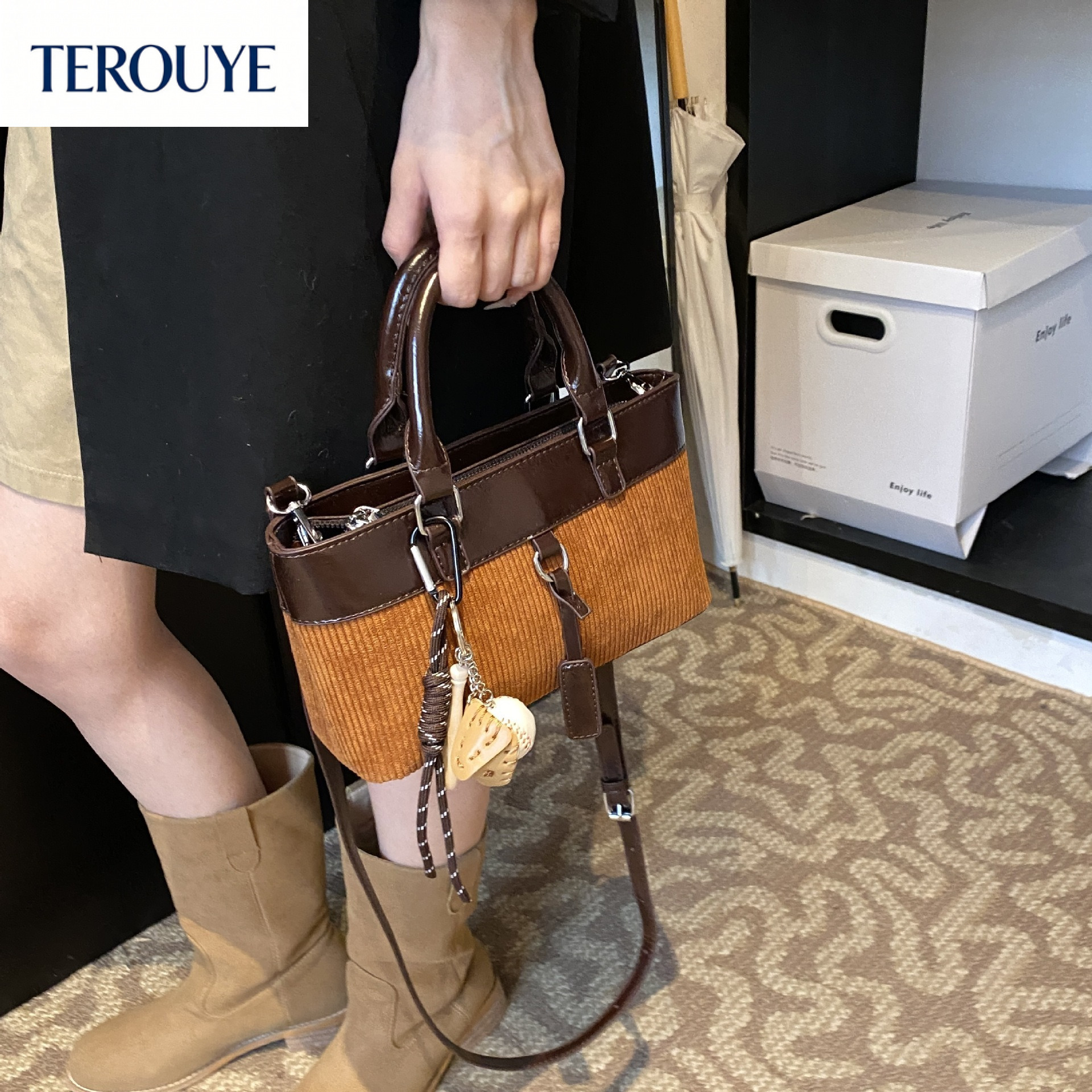 TEROUYE French retro niche design women s handbag autumn and winter new item suede splicing fashionable underarm bag retro luxury Luxury bag