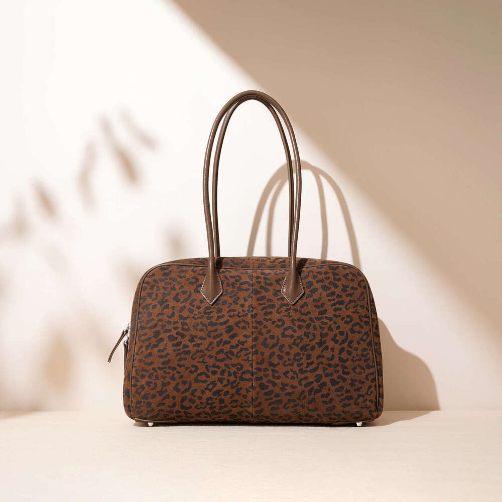 Luxury Shoulder Bags Totes Hobo New Autumn Winter Fashion Cowhide Genuine Leather Women S Large Capacity Pillow Trendy Leopard Print Bowling Bag SENYY