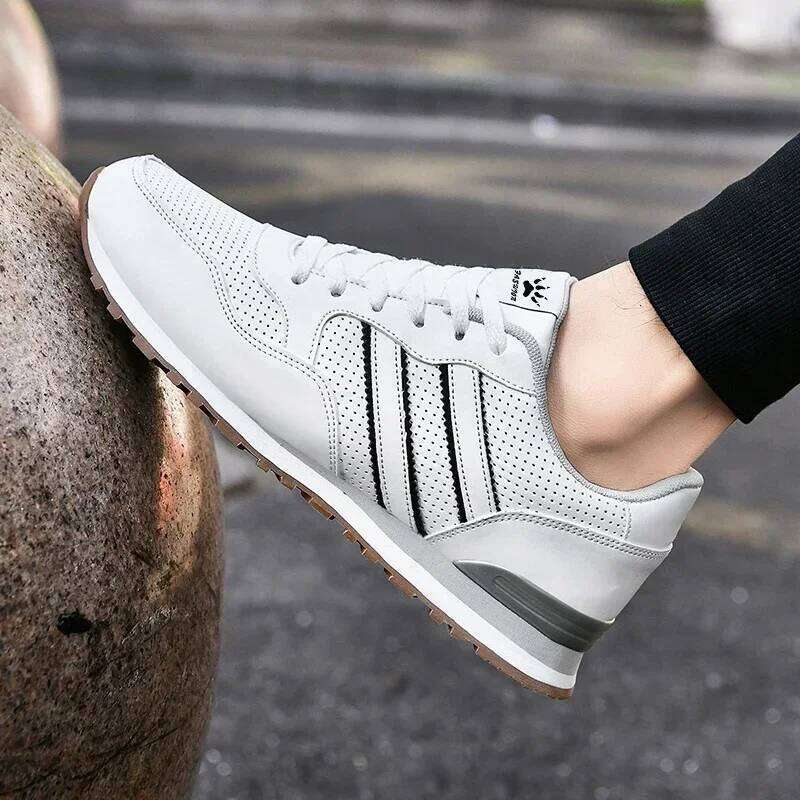Classical Running Lightweight Suede Leather Sneakers Men Comfortable Outdoor Sport Breathable Flat Jogging Shoes 26W0121