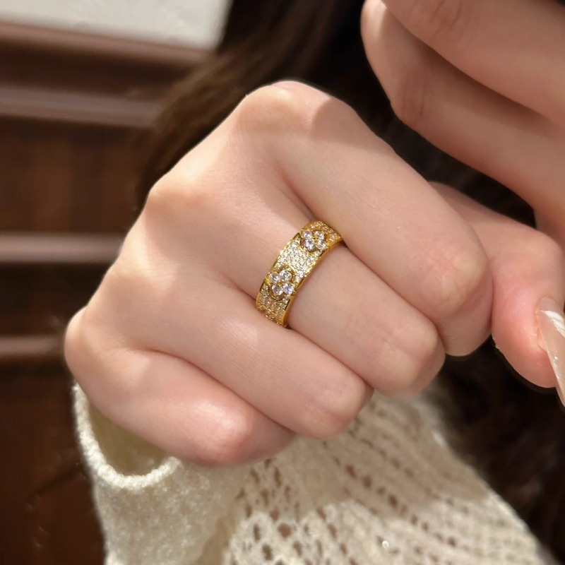 Jewelry Rings for Women French Style Four Leaf Clover Micro Paved Zircon Ring Light Luxury Full Diamond Flower Band Ring Fashion Accessory
