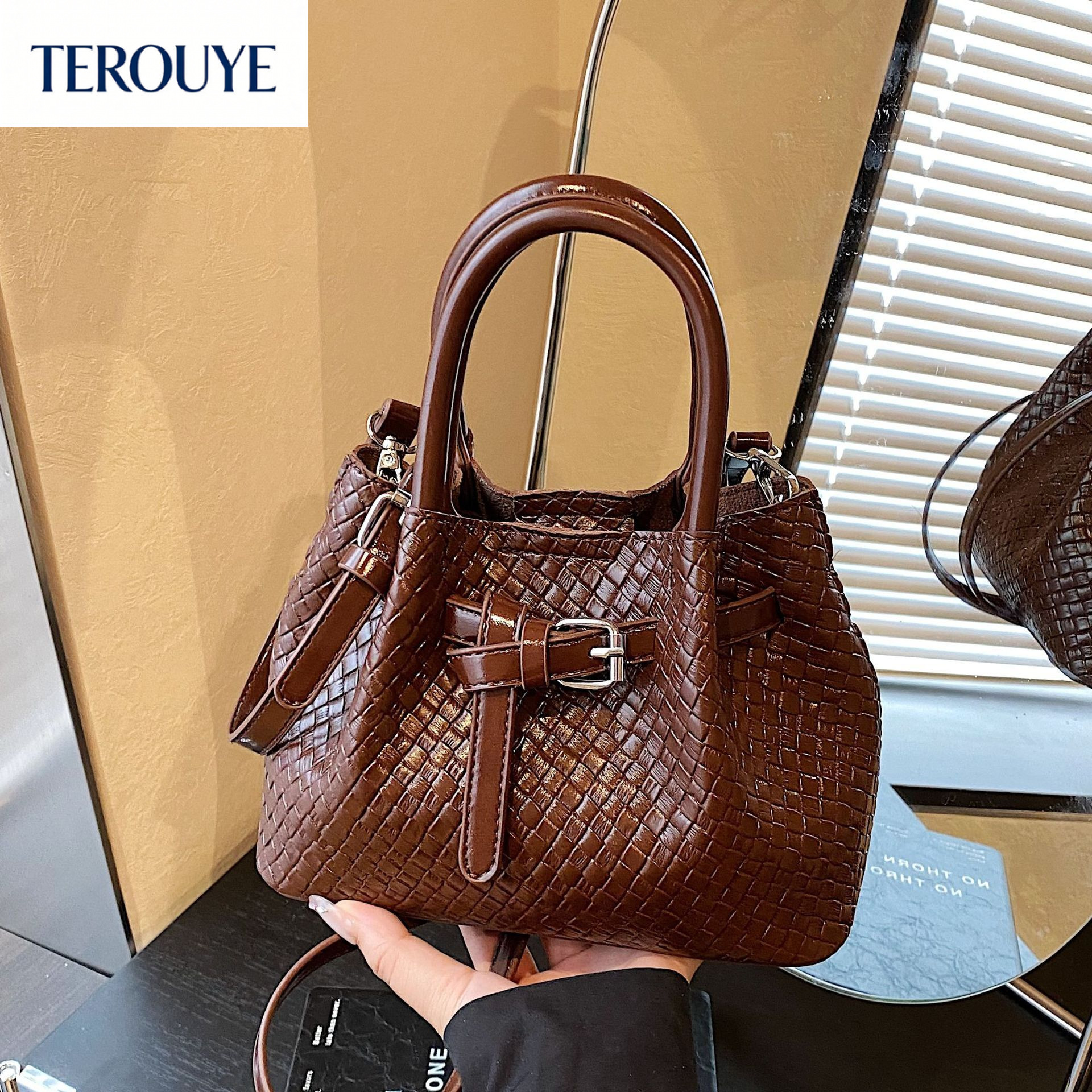 TEROUYE Texture woven women s handbag for autumn and winter Bag niche design fashionable bucket bag trendy retro style luxurious Luxury bag