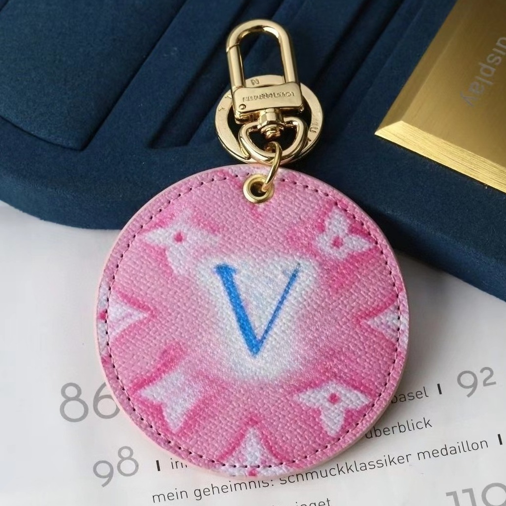 Letter Designer Keychain Cartoon Brand Holder Leather Car Keyrings Key Chain Bag Charms High Qualtiy Fashion Key Ring Without Box