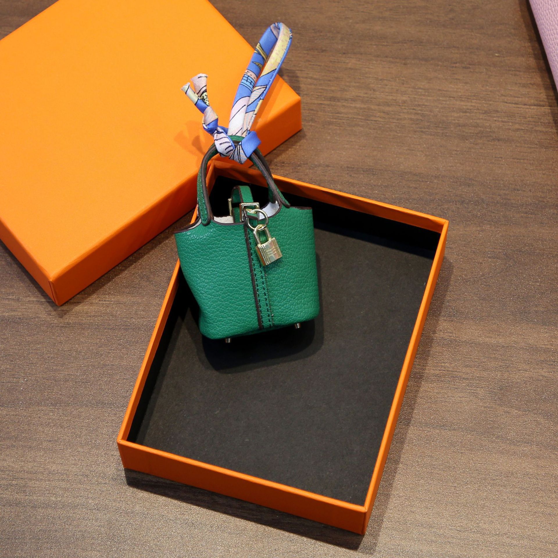Fashion Women's Mini Basket Bag Charm 2026 Leather Small Pouch for Earphone & Small Accessories