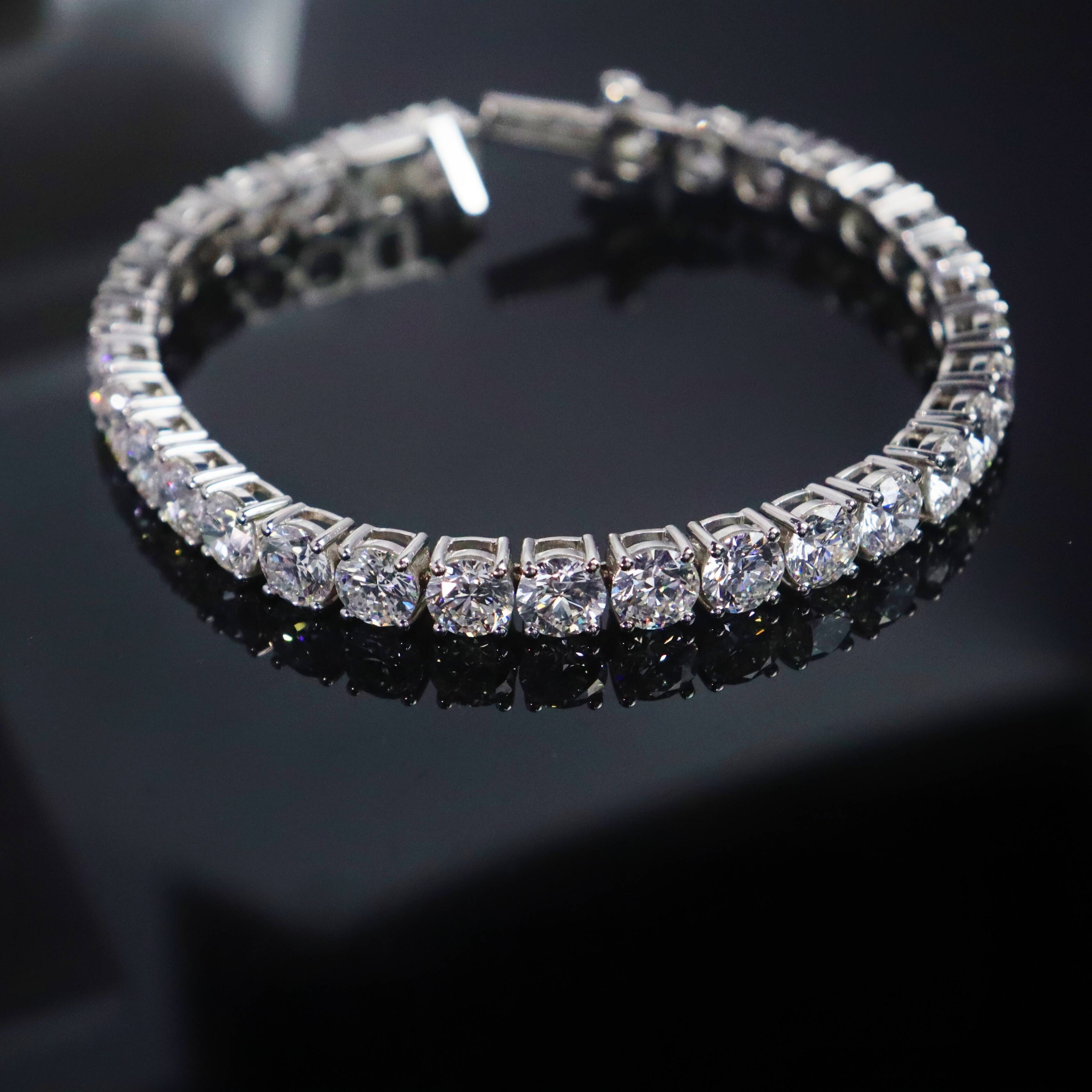Customizable 18K Gold Diamond Bracelet for Engagement Wedding or Banquets Fine Jewelry IGI GIA Lab Grown Diamond