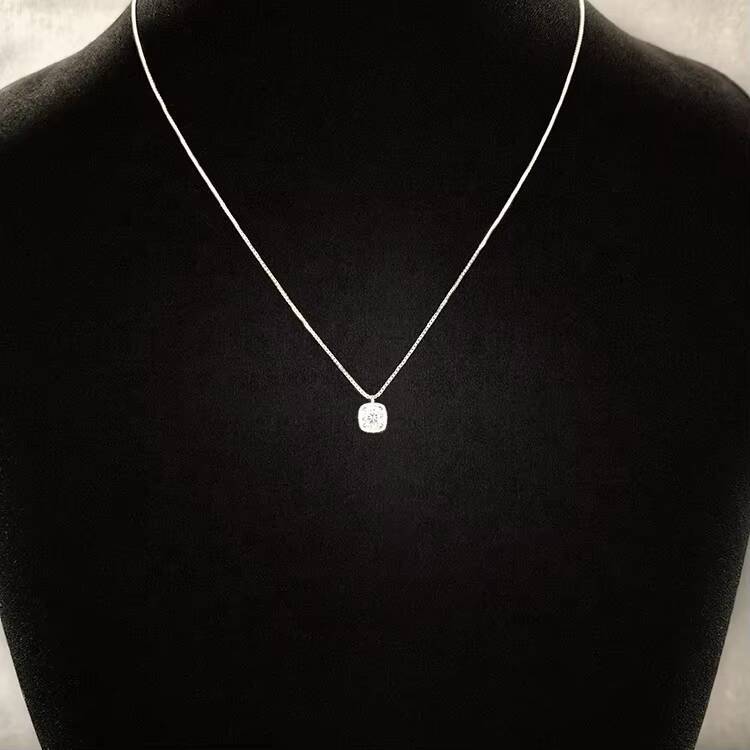 Wholesale Rhodium Plated Fine Jewelry 925 Sterling Silver Dazzling Moissanite Pendant Necklace Box Chain Women
