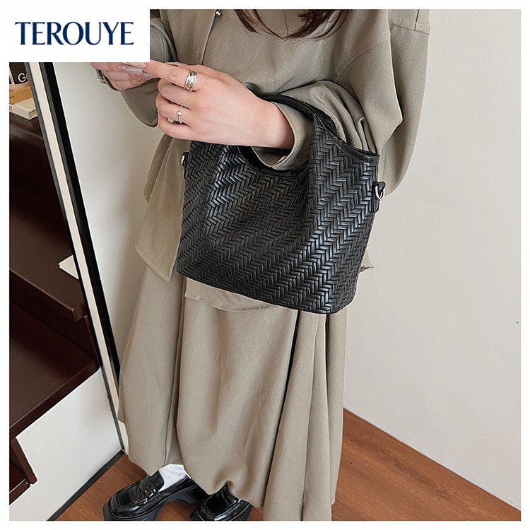 TEROUYE Korean style minimalist women s handbag autumn and winter new large capacity Bag woven texture shoulder bag retro luxury Luxury bag