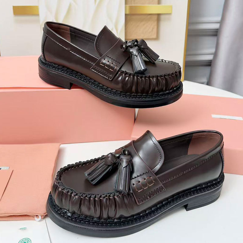 Designer ladies Tassel loafers polished leather luxury brand woman casual shoes tassel decoration retro brown pleated calf leather upper outdoor travel Lady shoes
