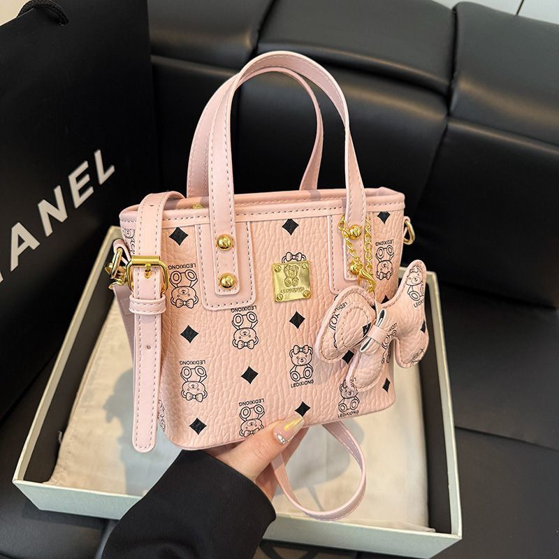 luxury women bag designer Tote Shoulder Handbag Purse Classic Hundred Women's Leather Tramp Bag Black Large Capacity Shopping high quality