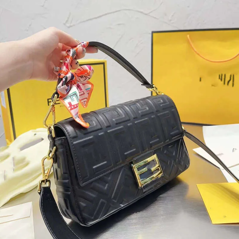 Bags F Designer Luxury Brand 2025 Flip Over Crossbody Handbag FF Letter Relief Baguette HighEnd Single Shoulder Fashionable Womens Bag 1Ae