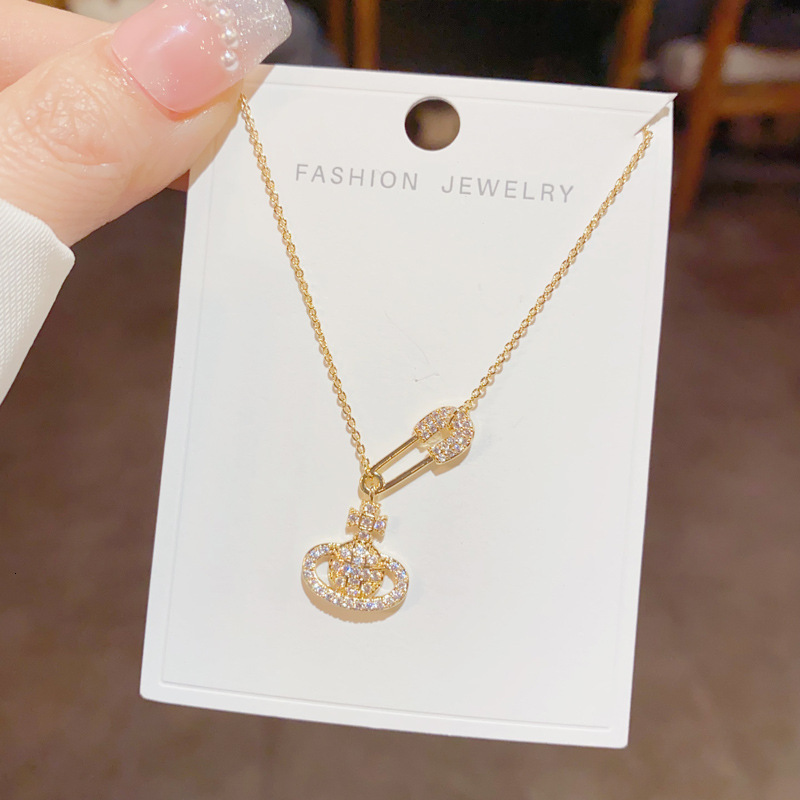 Luxury Brand Designer Jewelry Full Diamond Saturn Paperclip Planet Necklace For Women, Light Luxury High-End Sense Safety Pin Choker Layered Chain Cla