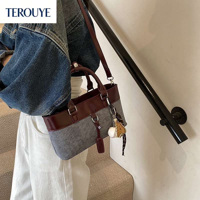 TEROUYE French retro niche design women s handbag autumn and winter new item suede splicing fashionable underarm bag retro luxury Luxury bag
