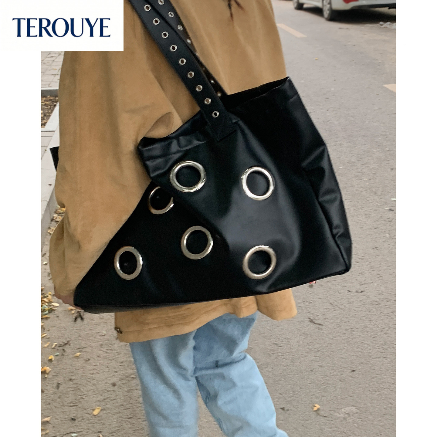 TEROUYE Korean style niche large capacity women s handbag new simple women s armpit bag hole design trendy luxury Luxury bag