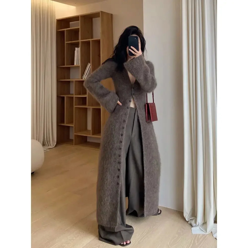 French Retro V-neck Knitted Cardigan Autumn and Winter High-end Soft Waxy Knee Medium and Long Sweater Jacket Womens Trend 260120