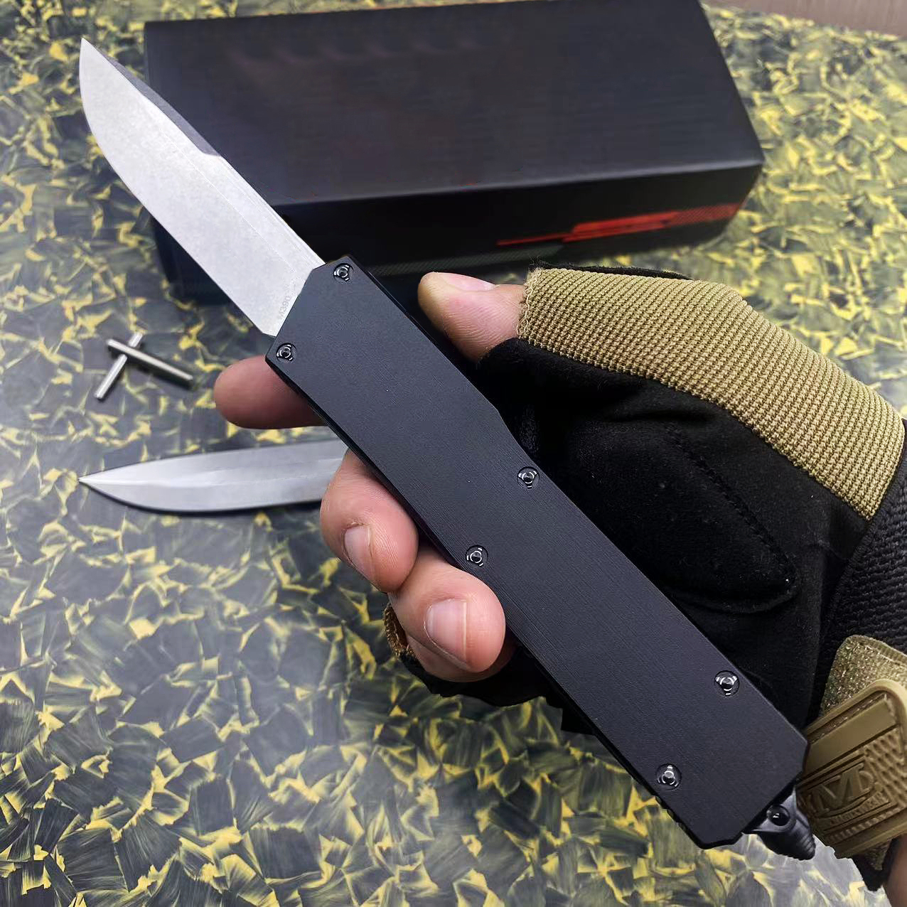 High Quality H2421 Tactical Knife D2 Stone Wash Blade CNC Aviation Aluminum Handle Outdoor Camping Hiking EDC Pocket Knives with Retail Box