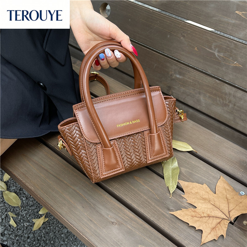 TEROUYE Korean retro women s handbag autumn and winter new fashion elegant niche Bag design woven texture shoulder bag luxurious Luxury bag