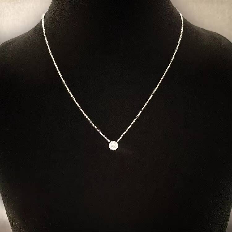 Stunning 925 Silver VVS Moissanite Aperture Halo Pendant Necklace Fine Jewelry for Women with Exquisite Craftsmanship