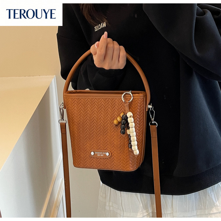 TEROUYE Korean fashion women s handbag autumn and winter new item niche woven design retro bucket bag elegant and sexy style luxury Luxury bag