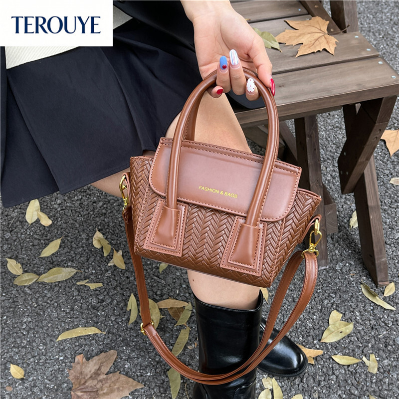 TEROUYE Korean retro women s handbag autumn and winter new fashion elegant niche Bag design woven texture shoulder bag luxurious Luxury bag