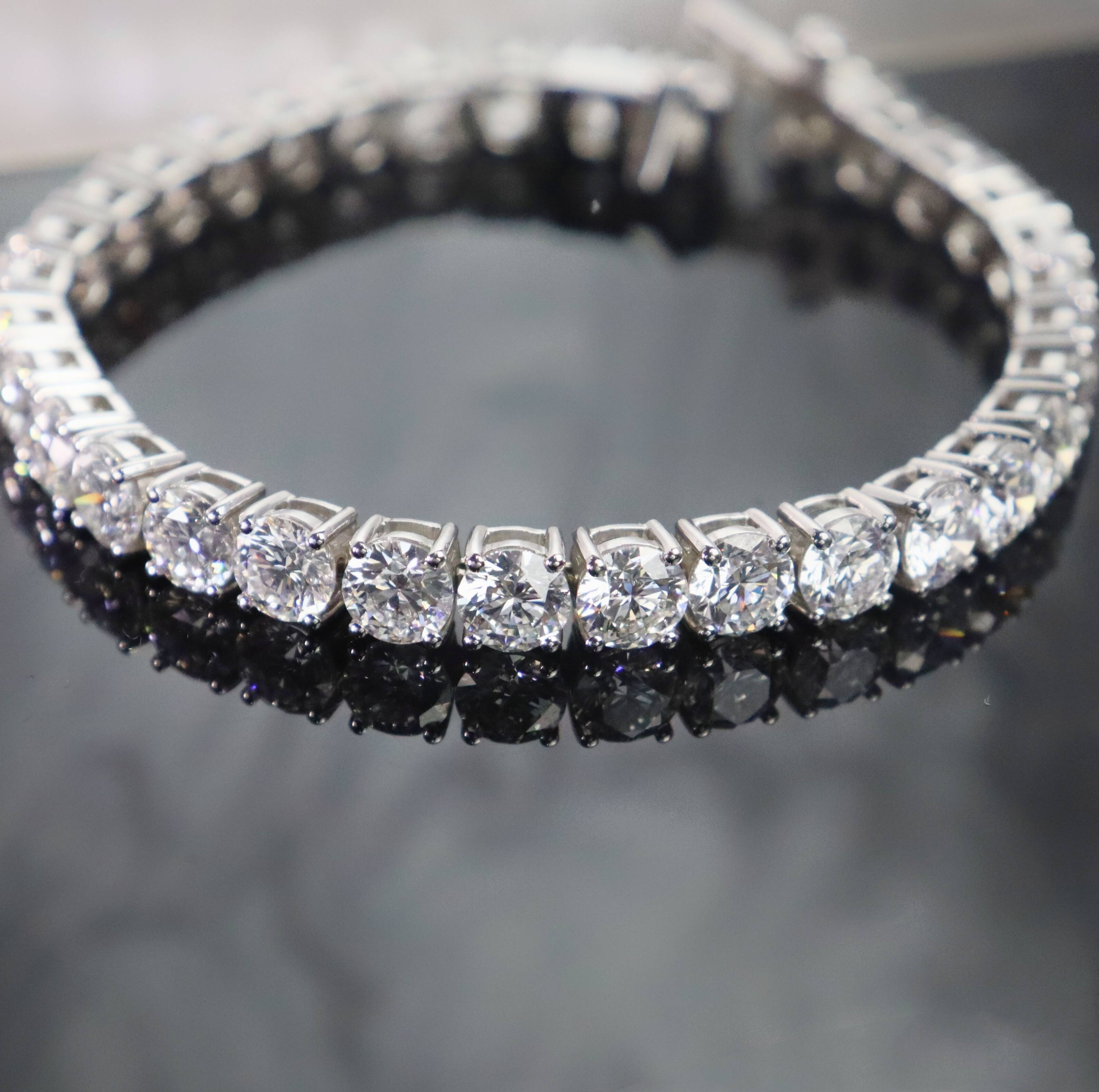 Customizable 18K Gold Diamond Bracelet for Engagement Wedding or Banquets Fine Jewelry IGI GIA Lab Grown Diamond