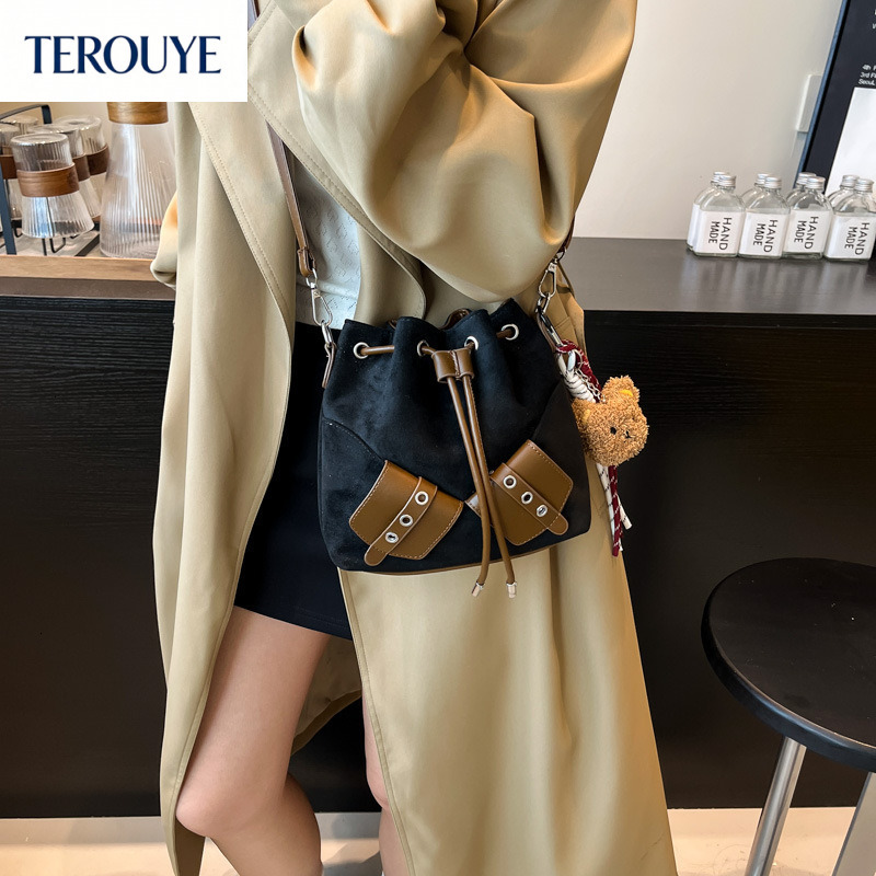 TEROUYE Autumn and winter retro style bucket bag for women s new fashionable niche drawstring design handbag suede luxury Luxury bag