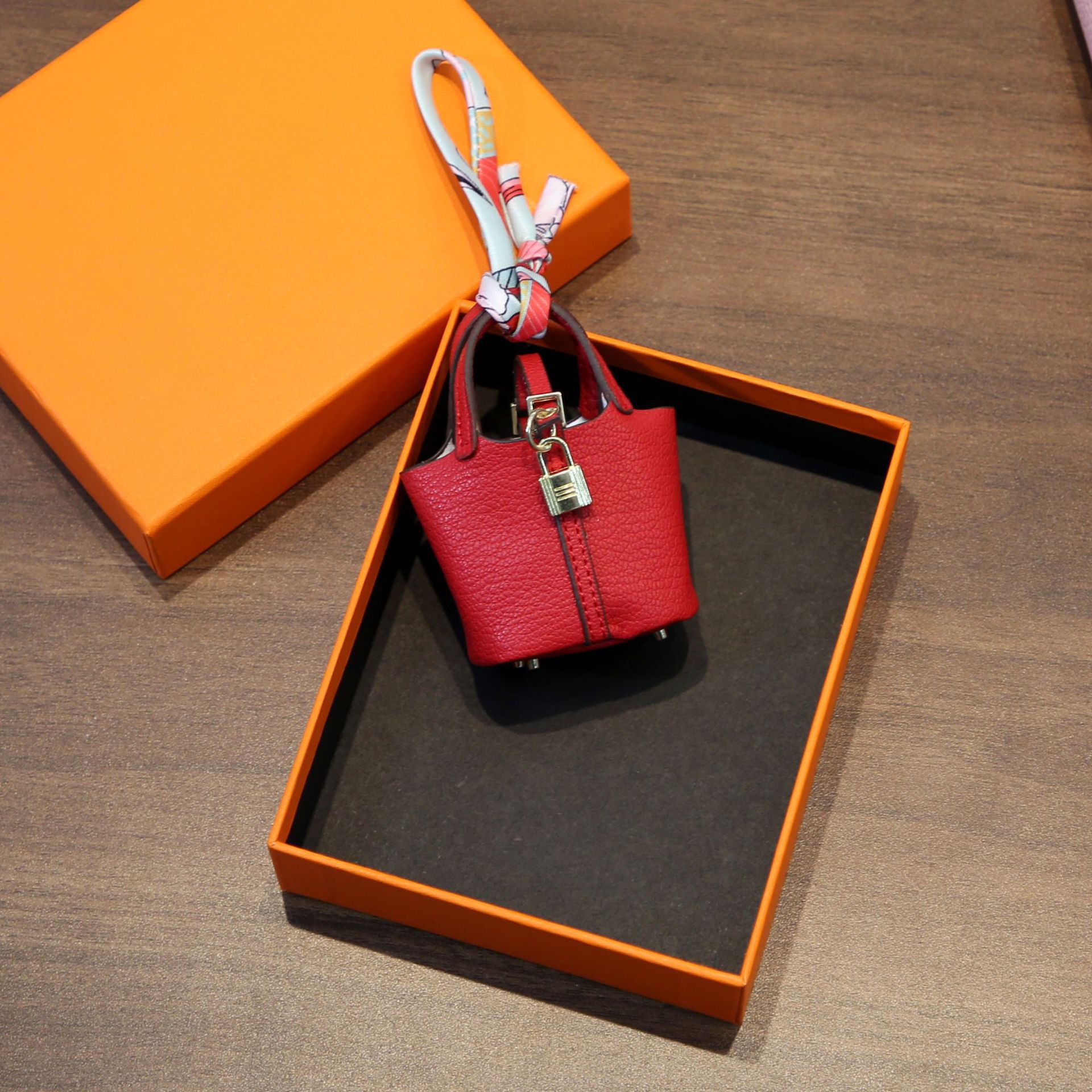 Fashion Women's Mini Basket Bag Charm 2026 Leather Small Pouch for Earphone & Small Accessories