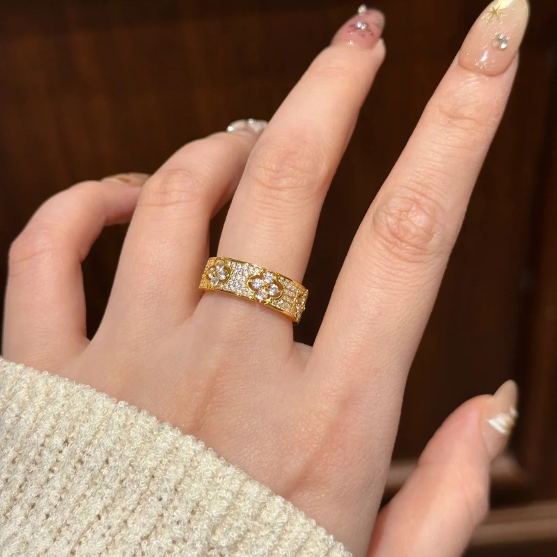 Jewelry Rings for Women French Style Four Leaf Clover Micro Paved Zircon Ring Light Luxury Full Diamond Flower Band Ring Fashion Accessory