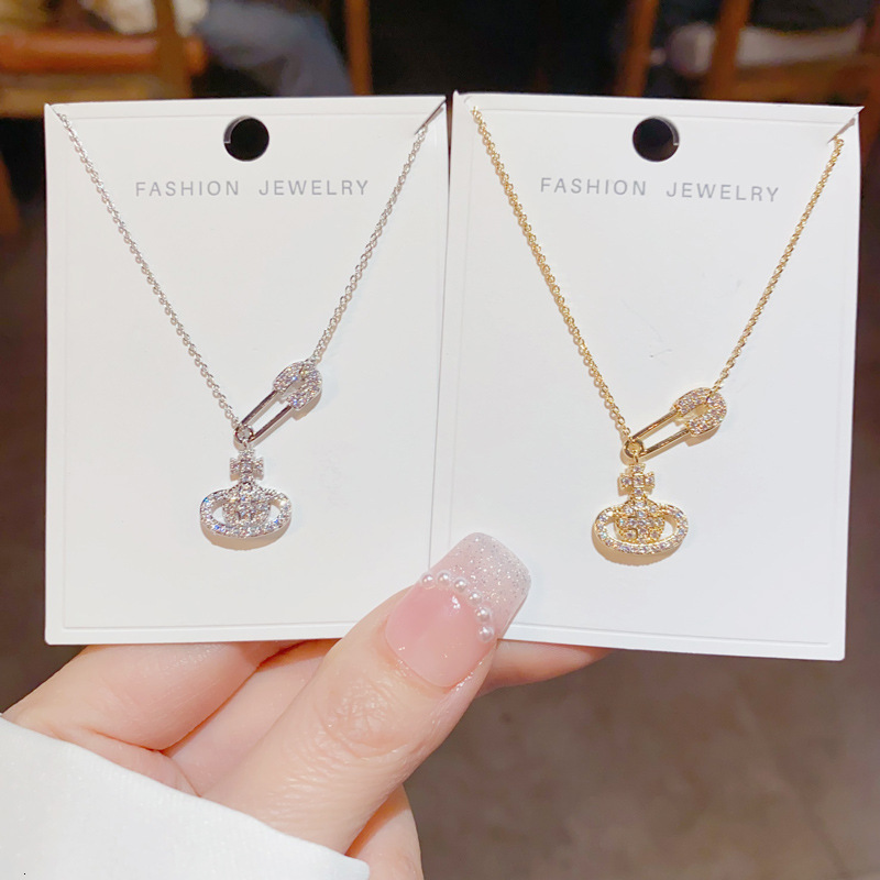 Luxury Brand Designer Jewelry Full Diamond Saturn Paperclip Planet Necklace For Women, Light Luxury High-End Sense Safety Pin Choker Layered Chain Cla