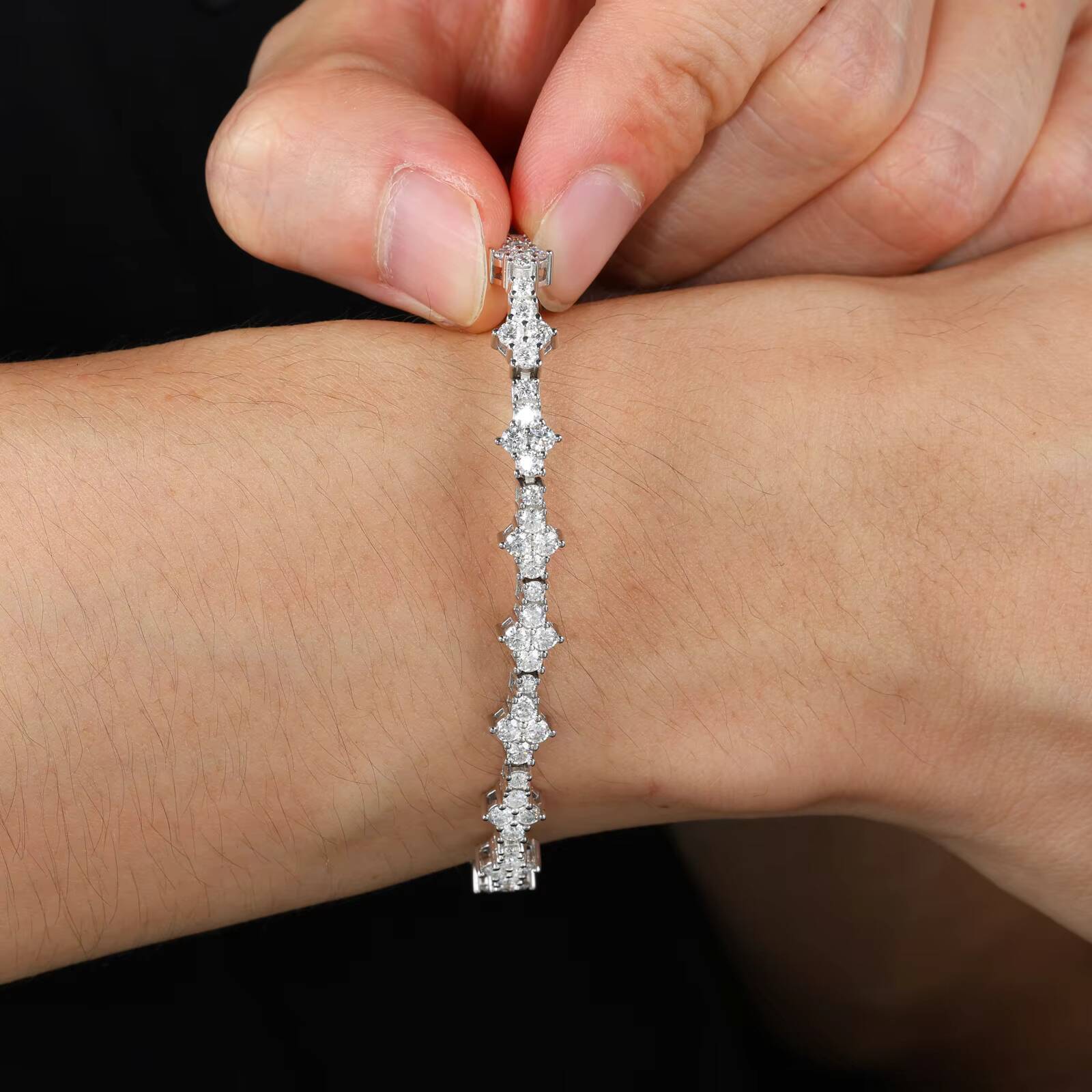 Stylish Fashion Femme Design 925 Sterling Silver VVS Moissanite Diamond Iced Out Four Leaf Clover Cross Tennis Chain Bracelet