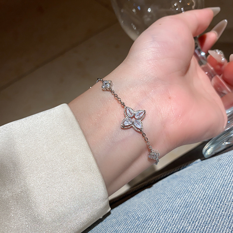 Jewelry Star Flower Designer Zircon Bracelet Minimalist Luxury Plated Hand Chain for Women Fashion Accessory
