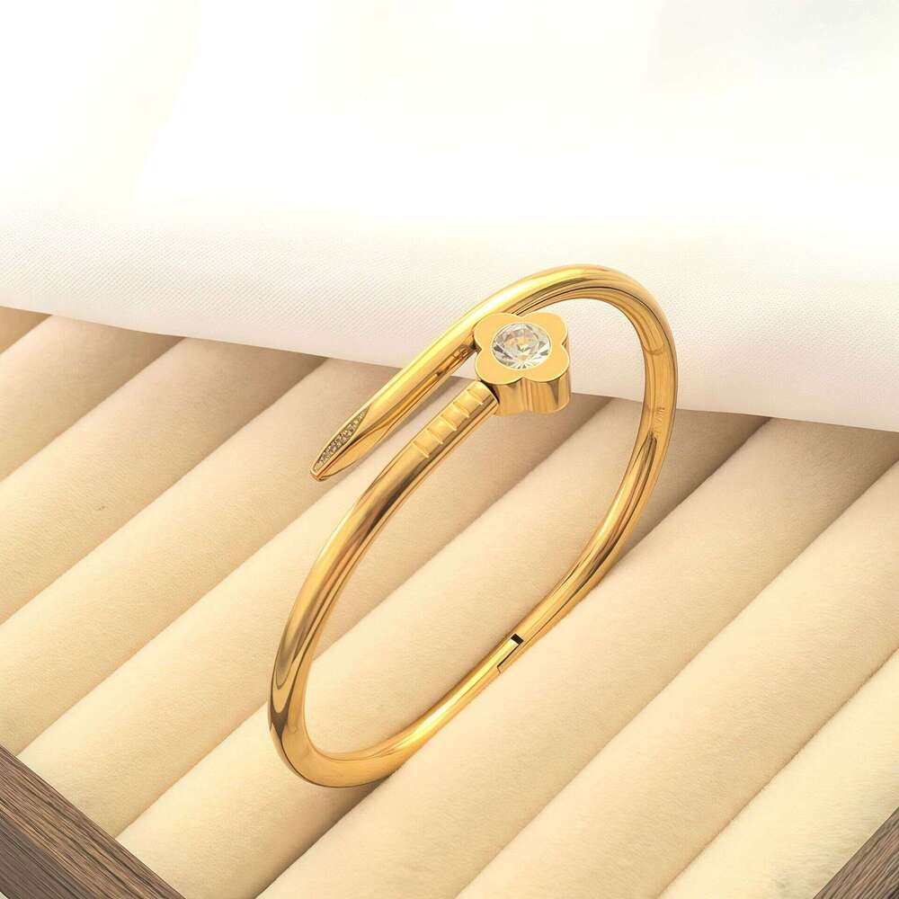 Fashion Jewelry Collection Trendy Clover-Shaped Bracelet Minimalist and Versatile Classic Elegance Exquisite Party Accessory Everyday Wear Jewelry Bra