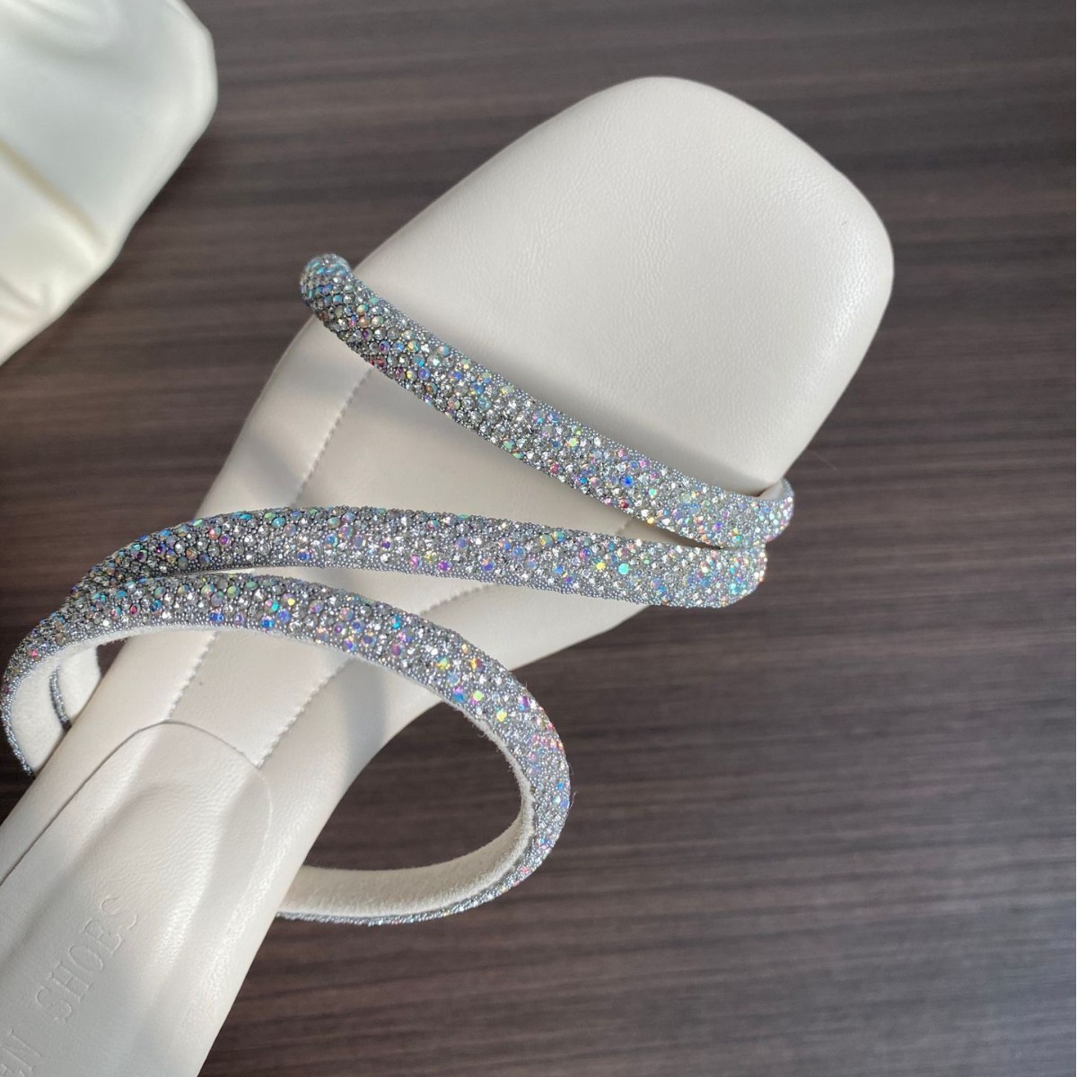 French retro square head thick heel shoes trend metal buckle shallow mouth high heels womens professional shoes heels 250401