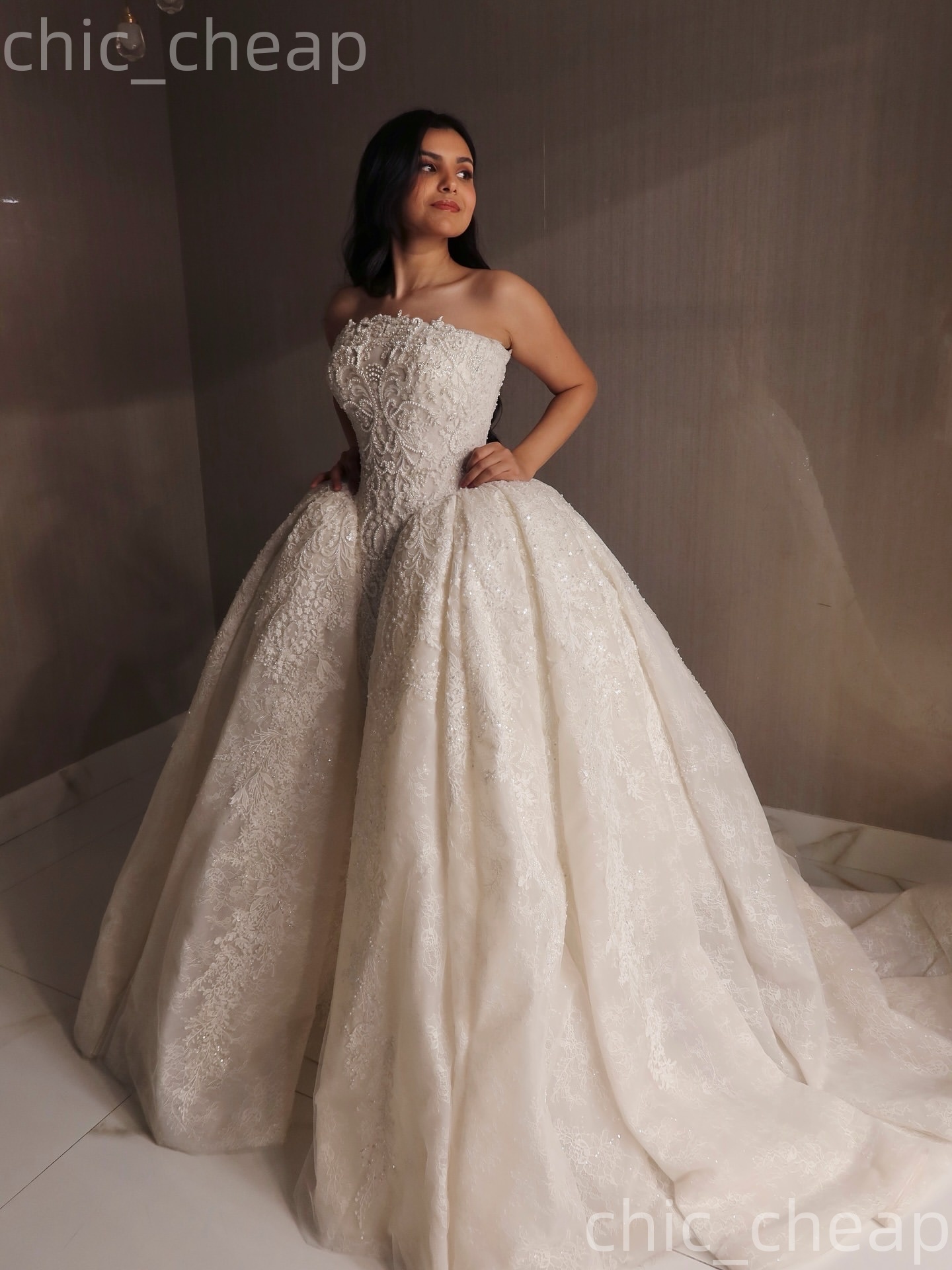 African Aso Ebi 2026 Ivory Ball Gown Wedding Dress Strapless Lace Beaded Vintage Detachable Train Bridal Gowns Dresses ZJ2390